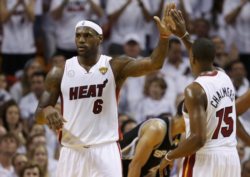 LeBron i Chalmers vodili Miami do izjednačenja