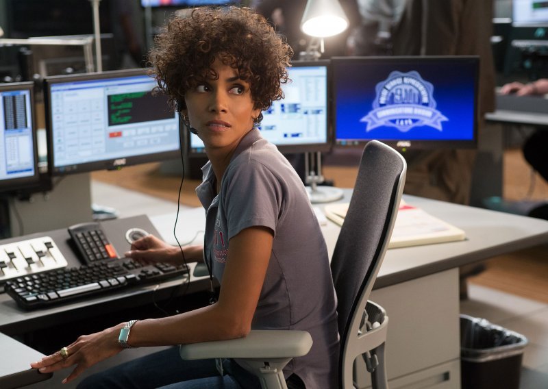 Pogledajte Halle Berry u ulozi telefonske operaterke