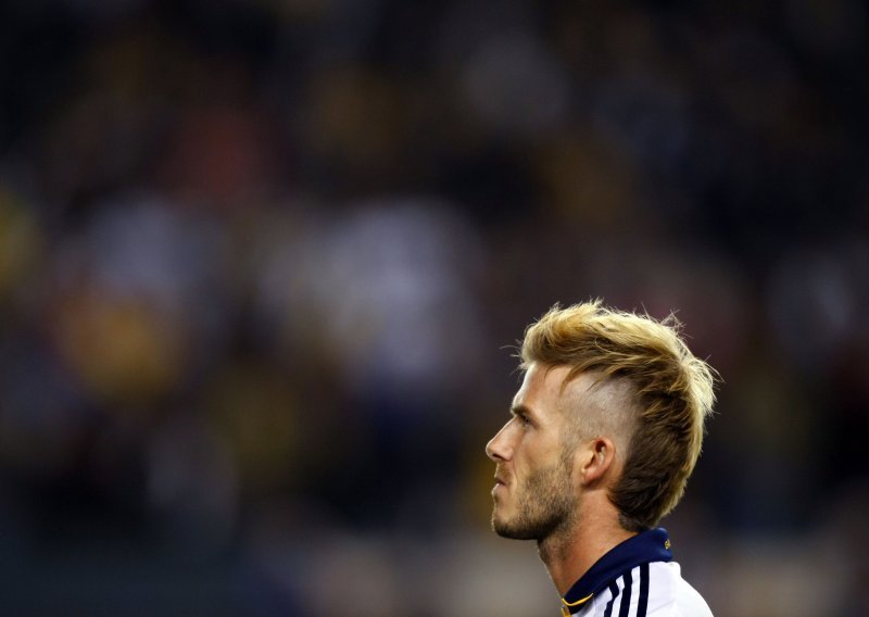 David Beckham isfurao kokoticu na glavi
