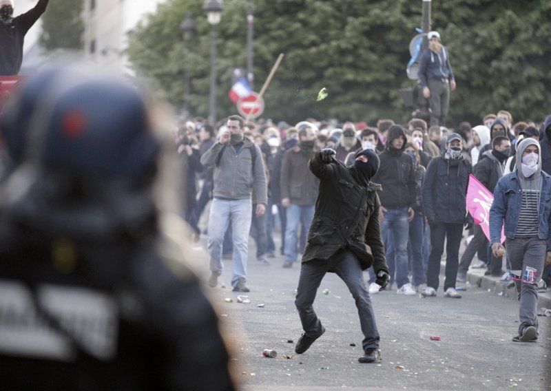 Čak 293 uhićena nakon nasilnih antigay demonstracija