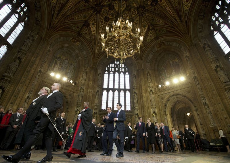 Britanski parlament premoćnom većinom usvojio prijedlog o prijevremenim izborima