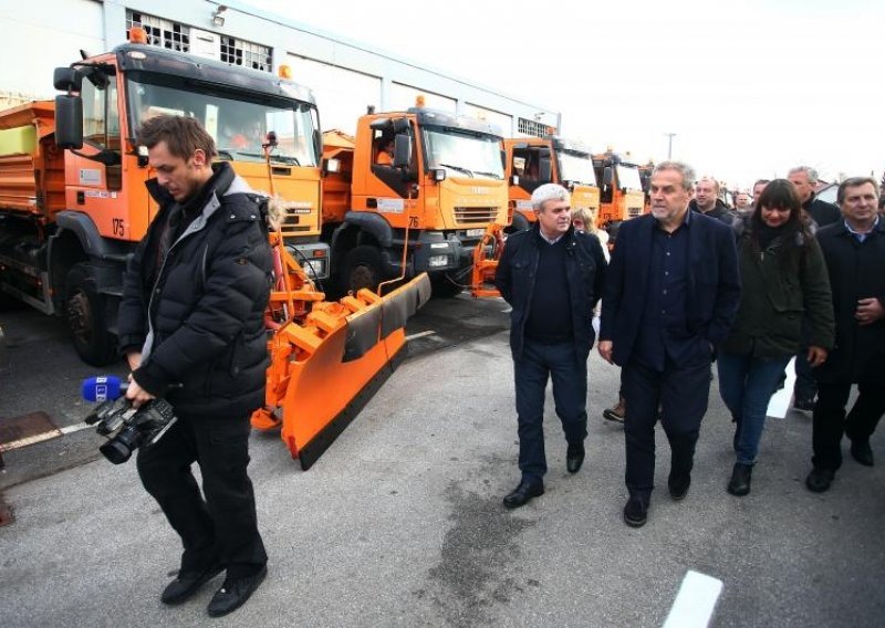 Zimska služba s 259 ekipa i 18.000 tona soli spremna za snijeg