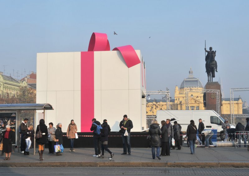 Divovski paket skriva nezaboravnu božićnu čaroliju