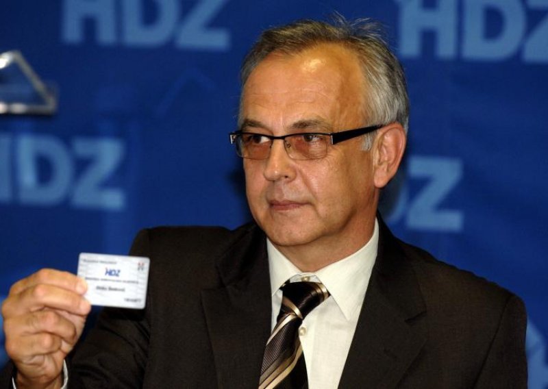 Beaković optužio Komadinu za namještanje natječaja