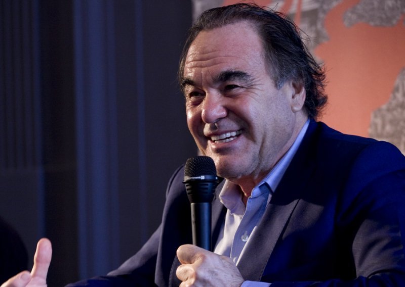 Slavni Oliver Stone doputovao u BiH primiti Počasno srce Sarajeva