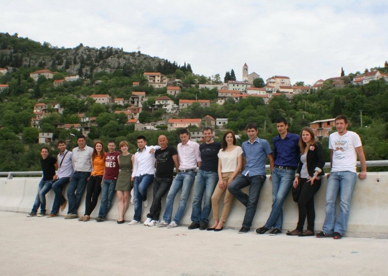 Mlađi su od 30 godina, visoko obrazovani i žele u politiku