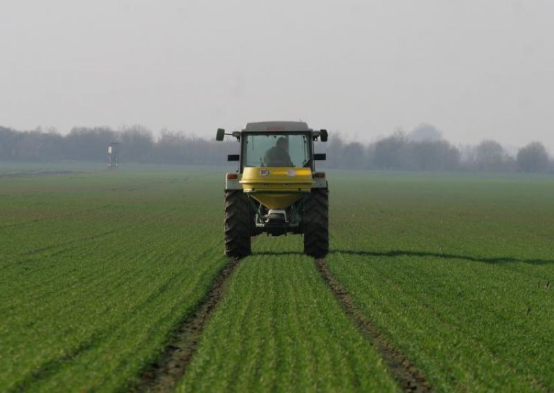 Traktor prodala za auto, a na kraju ostala bez oba