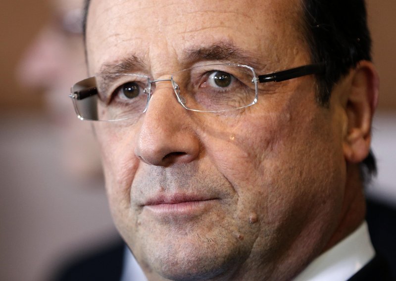 Hollande rekordno nepopularan