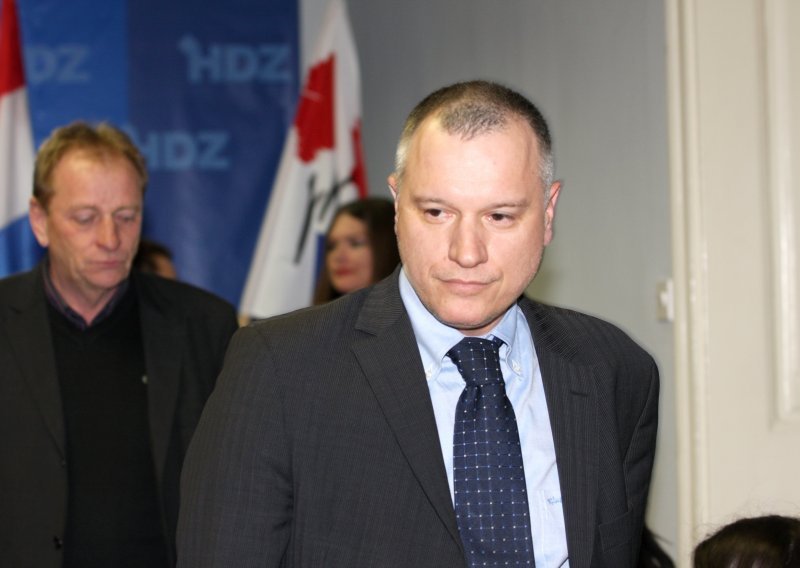 'Premijer Milanović se kiti tuđim perjem'