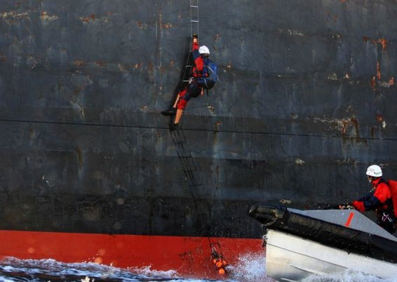 Greenpeace Hrvatska prosvjeduje pred ruskim veleposlanstvom