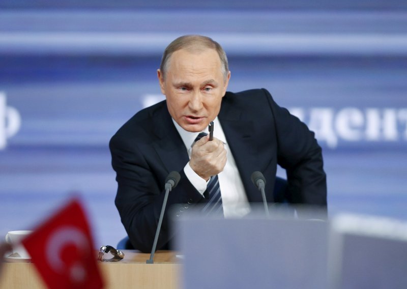 Kremlj odbija američke optužbe da je Putin 'težak' 40 milijardi dolara