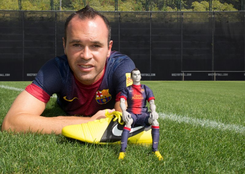 Andres Iniesta završio kao obična lutka