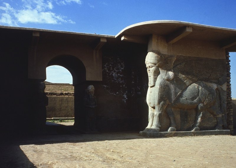 Džihadisti buldožerima sravnili drevni asirski grad Nimrud