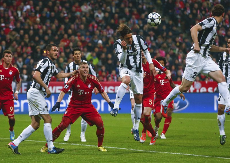 Bayern slomio Juventus, Mandžina asistencija