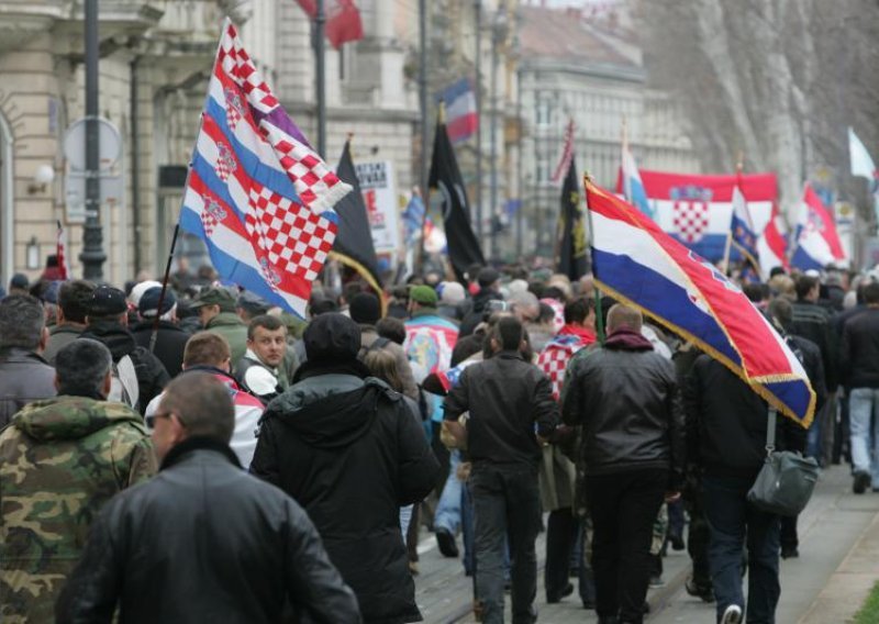 20,000 protest in Zagreb against use of Cyrillic script in Croatia
