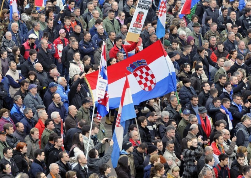 Protest against use of Cyrillic script in Croatia starts in Zagreb