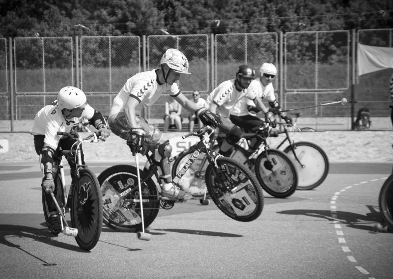 Hardcourt bike polo