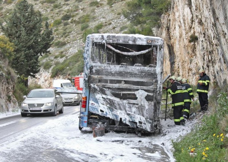 Zapalio se autobus pun turista iz Velike Britanije