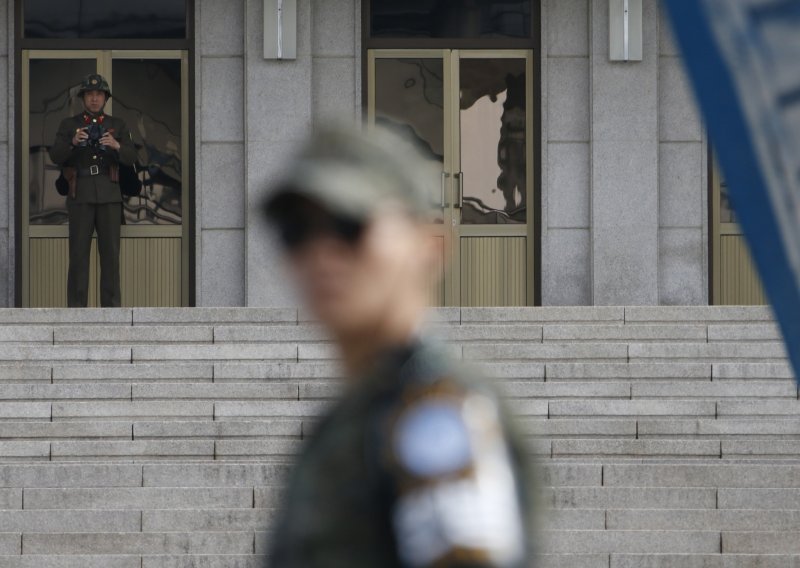 'Evakuirajte svoje diplomatsko osoblje iz Pjongjanga'
