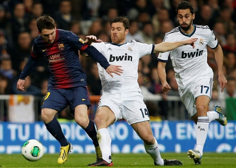 Real: Povratak starog asa, Modrić se ne da izgurati