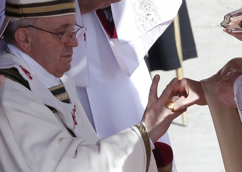 Croatian president attends pope's inauguration