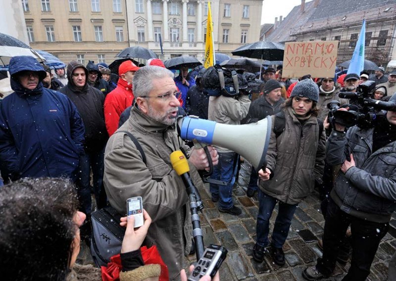 Dioki workers protest in St. Mark's Square