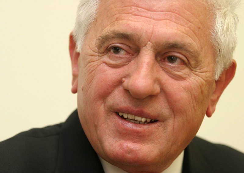 Zadro dodijelio Zlatnu repu i požalio se na političke elite