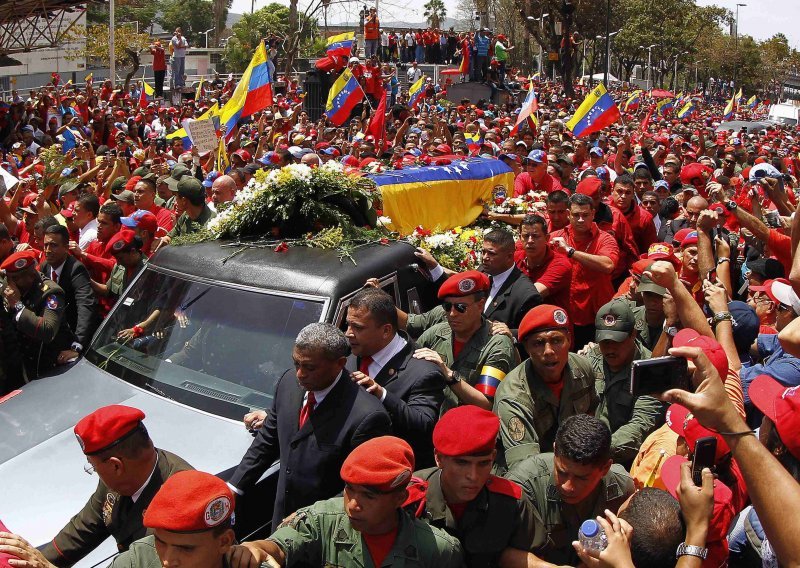 Venezuela se oprašta od Chaveza
