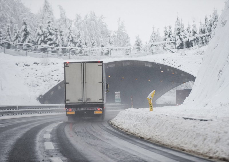 Snijeg zabijelio Sljeme i Gorski kotar