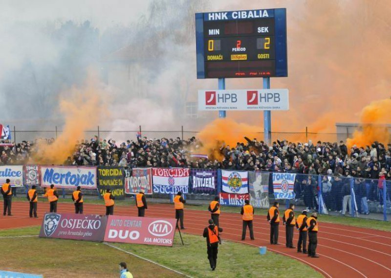 Pogledajte kako je Maglica prikovao Cibaliju za dno tablice