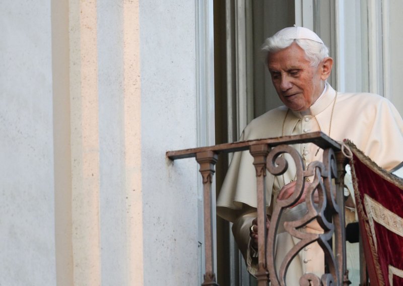Benedikt XVI. još jednom pokazao da nije 'medijski papa'