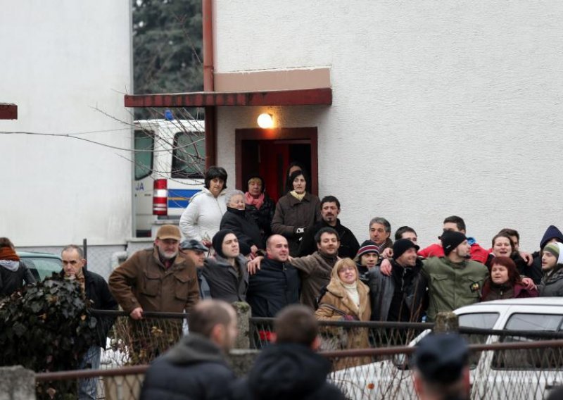 Uz opće oduševljenje, odgođena deložacija obitelji Frlan