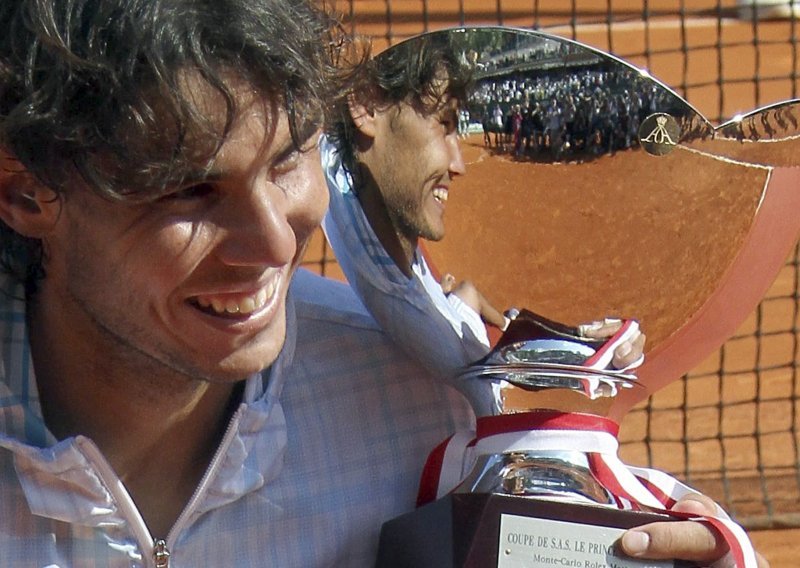 Nadal i Federer lopticama u boji crtali autoportrete