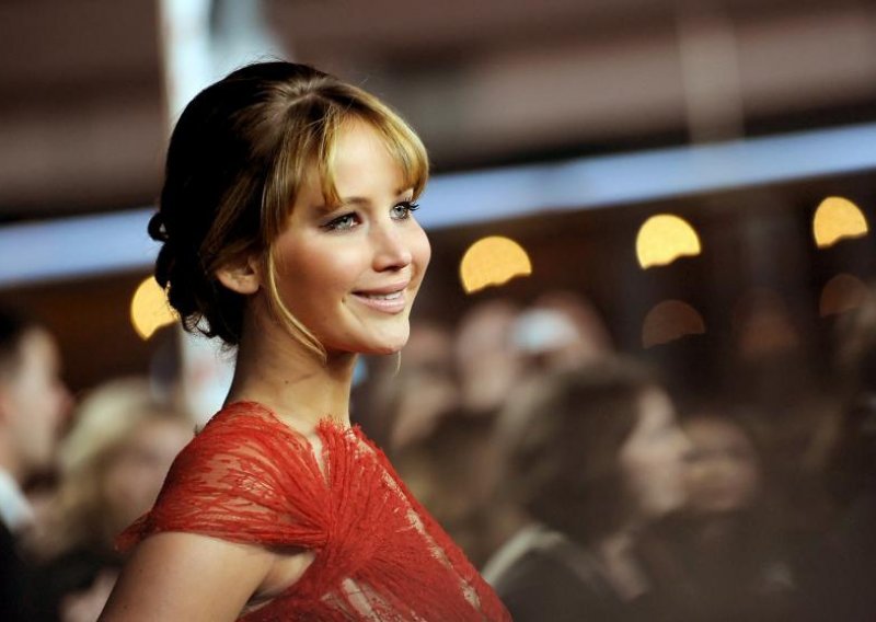 Jennifer Lawrence otkrila da joj grudi nisu jednake