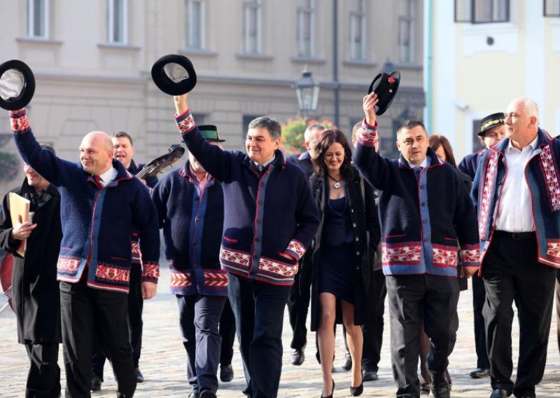 'Osim ambalaže, važan je i sadržaj u politici'