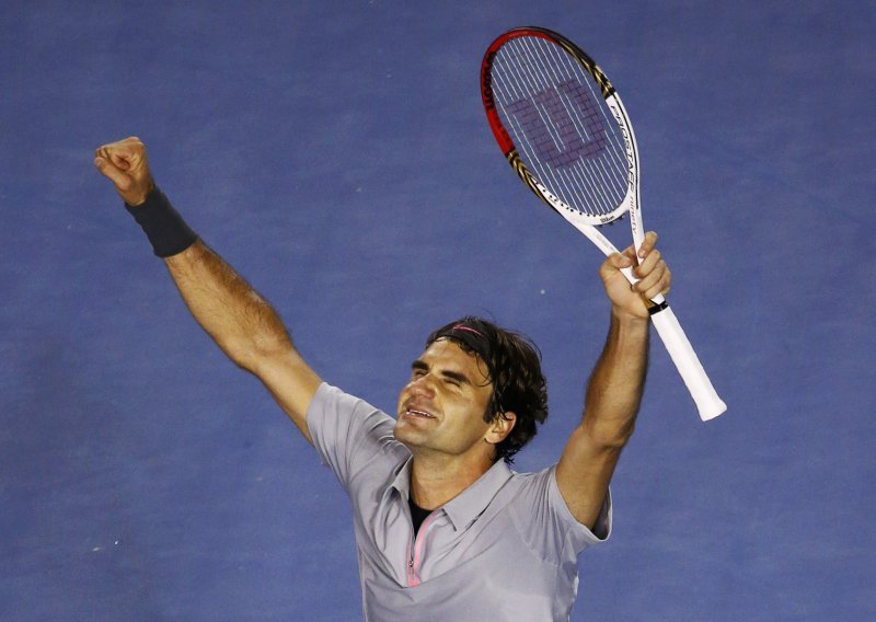 Federer jedva sredio Tsongu, s Murrayjem u polufinalu