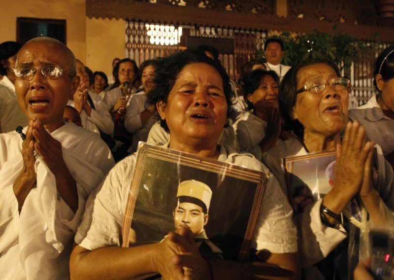 Pepeo kralja Sihanouka razasut Mekongom