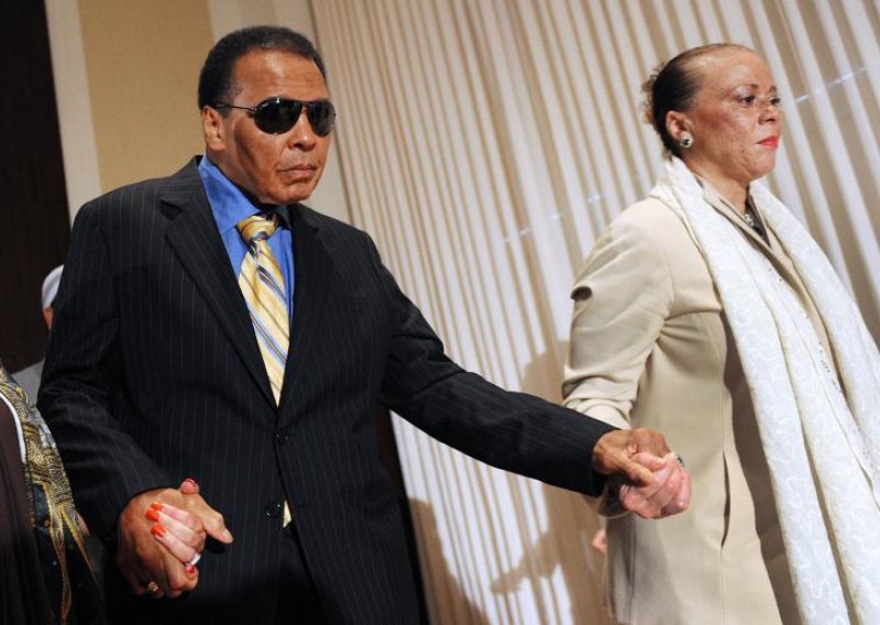 Legenda Muhammad Ali je na samrti
