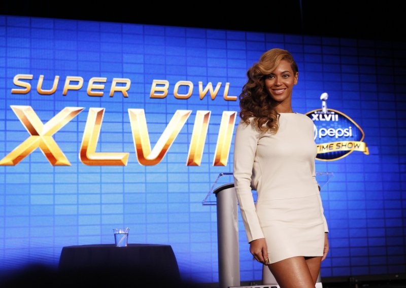 Beyonce uoči Super Bowla u ultrakratkom minjaku