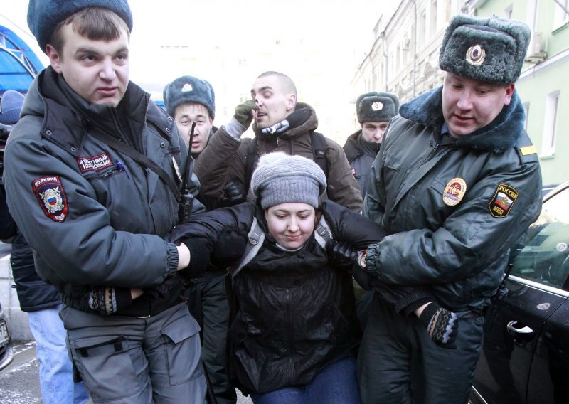 Ruska policija uhitila 20-ak ljudi zbog antigay zakona