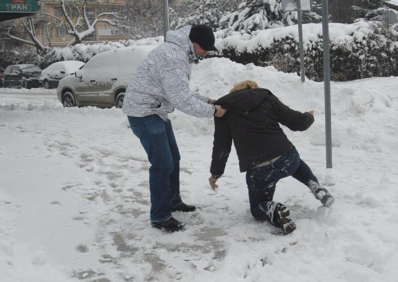 U Zagrebu gotovo 30 ozlijeđenih zbog snijega
