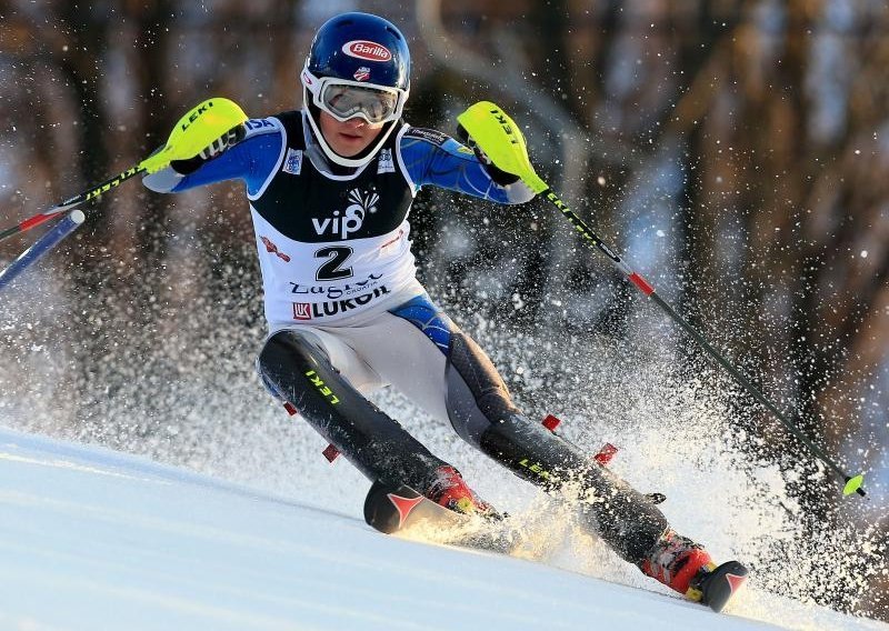 Shiffrin kraljica Sljemena, Maze 'haklala' i odustala!