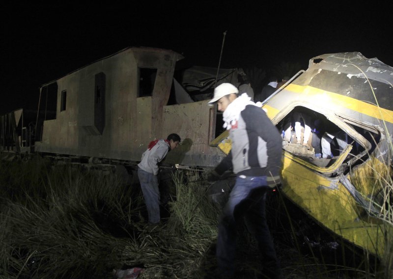 19 poginulih i 107 ozlijeđenih u izlijetanju vojnog vlaka