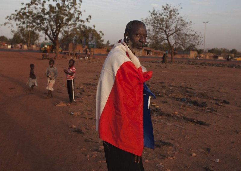 Još 30.000 civila pobjeglo pred sukobima u Maliju