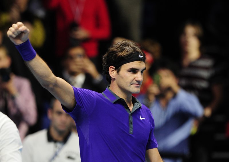 Federer bez izgubljenog seta izborio polufinale