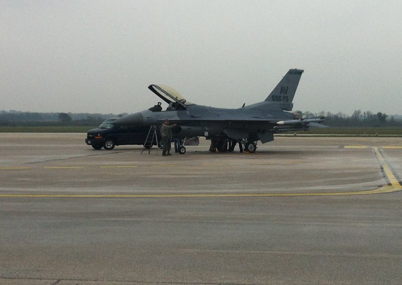 Dva američka aviona F-16 zbog kvara prisilno sletjela u Pulu