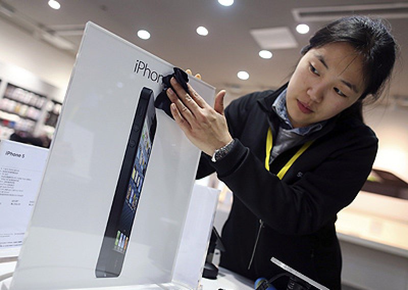 Kinezi kupili dva milijuna iPhonea 5
