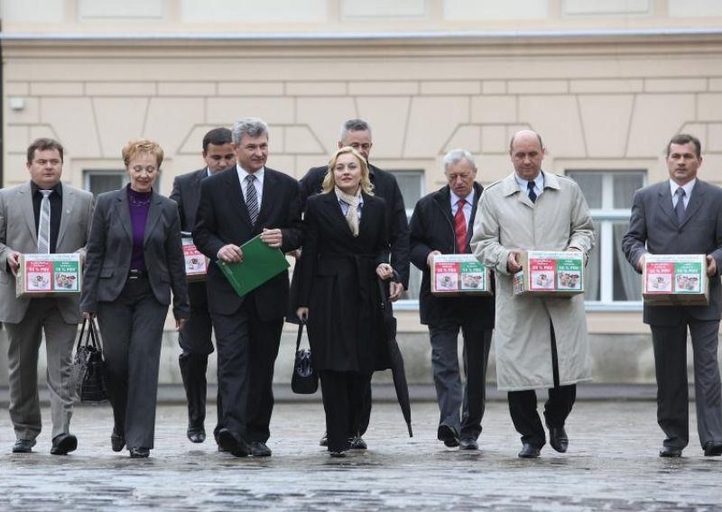 Više od 46 tisuća potpisa za smanjenje PDV-a na hranu