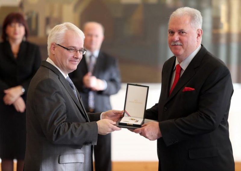 Tko je ove godine zaslužio Josipovićeva odlikovanja?