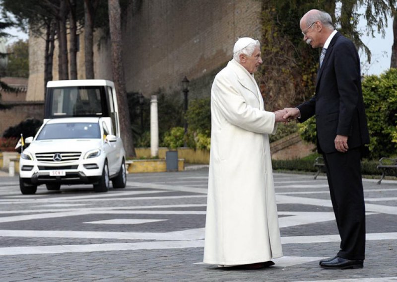 Papi uranio Mercedesov božićni poklon